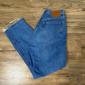 levi’s cropped mom jean with distressed ankles